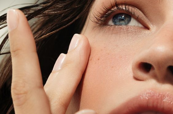 Peau sensible : comment apaiser durablement les signes d’inconfort ?